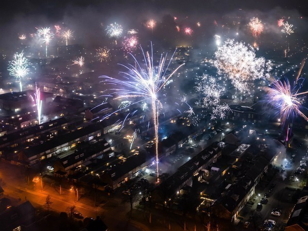 Luchtfoto met vuurwerk
